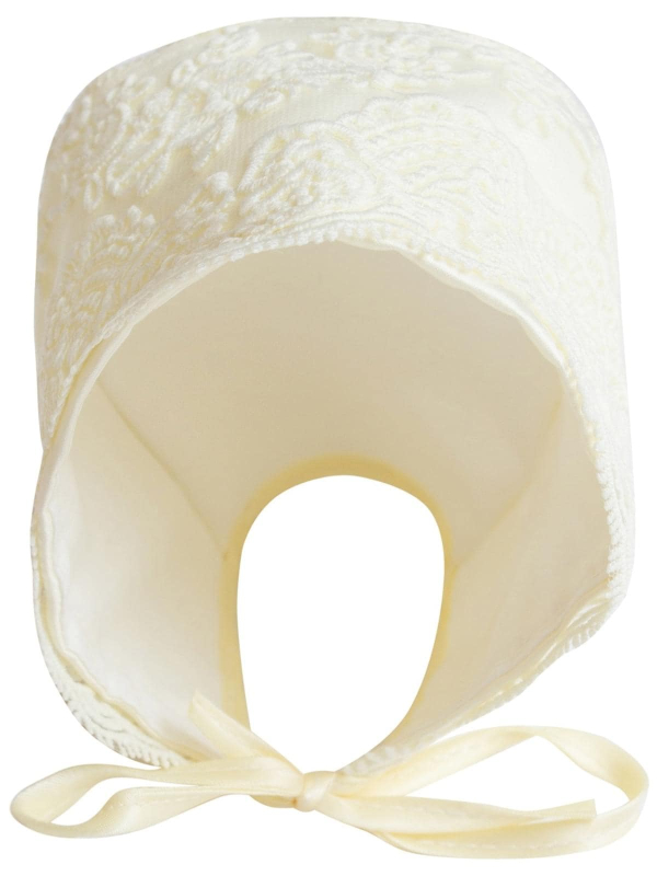 Зимний конверт-одеяло на выписку Luxury Baby Империя молочный с молочным кружевом и большой короной на липучке